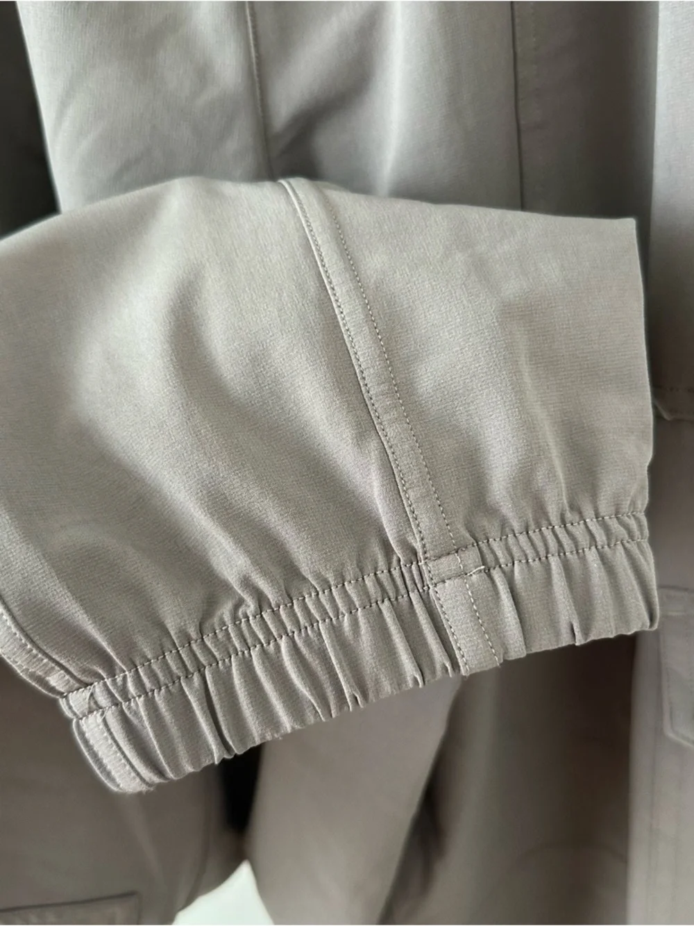 Spanx Out Of Office Cargo Joggers Sweatpants Smoke Taupe Brown Drawstring Small - Picture 8 of 13